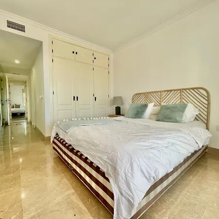 2 Bedrooms, 5 Min To Puerto Banus, Apartment Marbella