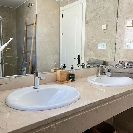 2 Bedrooms, 5 Min To Puerto Banus, Apartment *